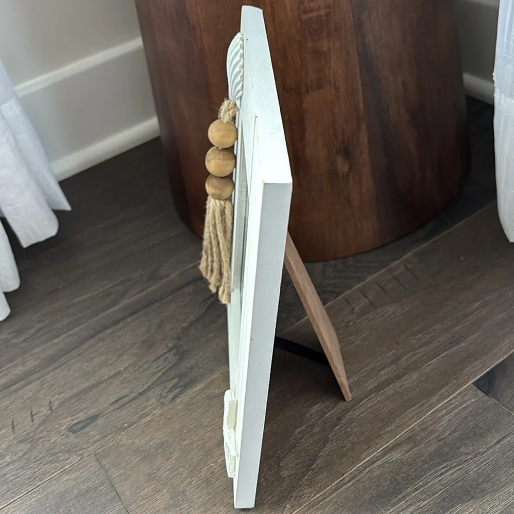 Young’s Inc, White Wash wood easel picture frame,seashell,star fish,beads,tassel